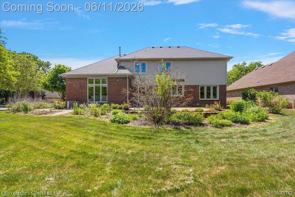 4 Bedroom Single Family Home/House's Image 5