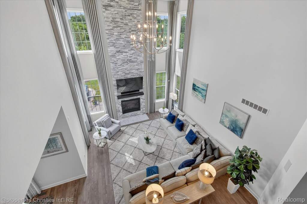 5 Bedroom Single Family Home/House's Image 9
