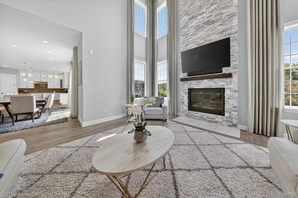 5 Bedroom Single Family Home/House's Image 13