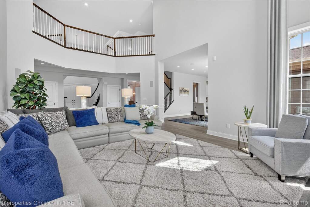 5 Bedroom Single Family Home/House's Image 14