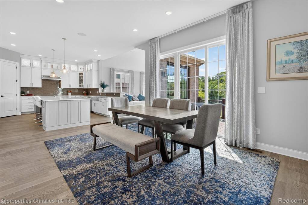 5 Bedroom Single Family Home/House's Image 15