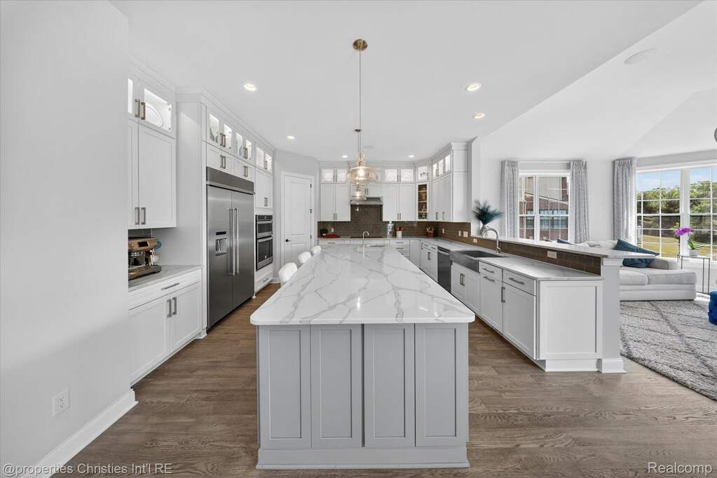 5 Bedroom Single Family Home/House's Image 17