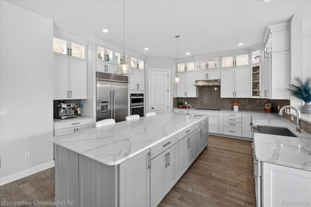 5 Bedroom Single Family Home/House's Image 18