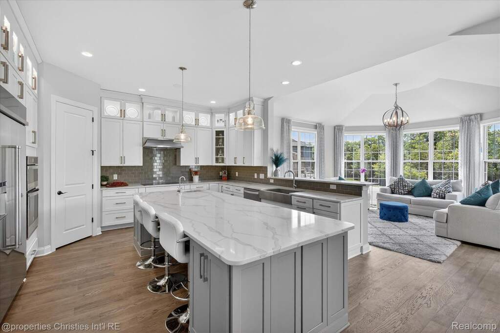5 Bedroom Single Family Home/House's Image 21