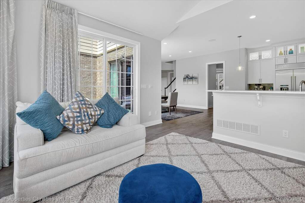 5 Bedroom Single Family Home/House's Image 22
