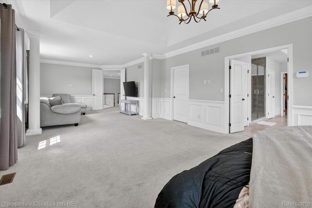 5 Bedroom Single Family Home/House's Image 31