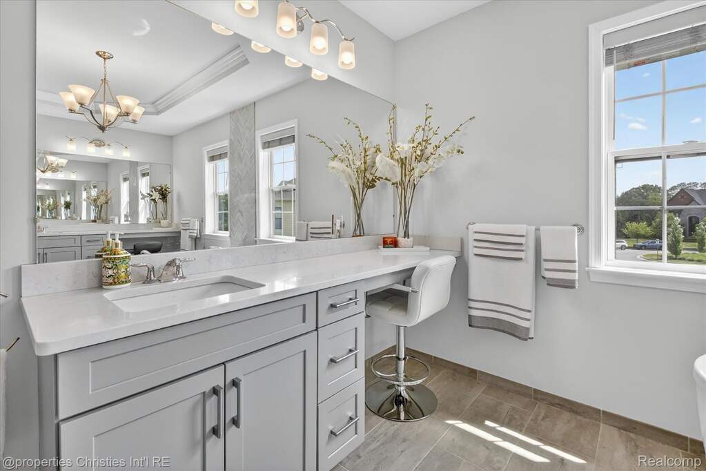 5 Bedroom Single Family Home/House's Image 36