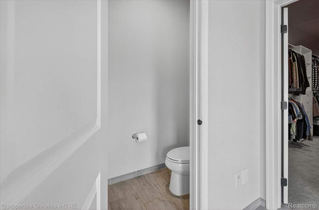 5 Bedroom Single Family Home/House's Image 37