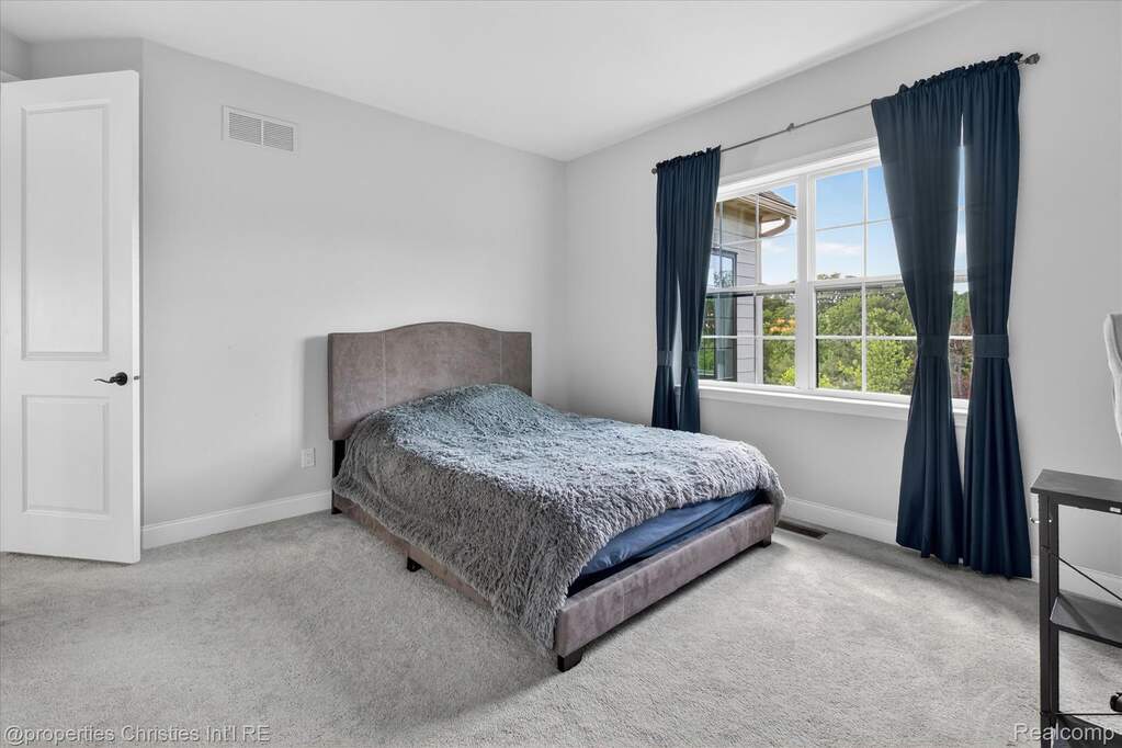 5 Bedroom Single Family Home/House's Image 49