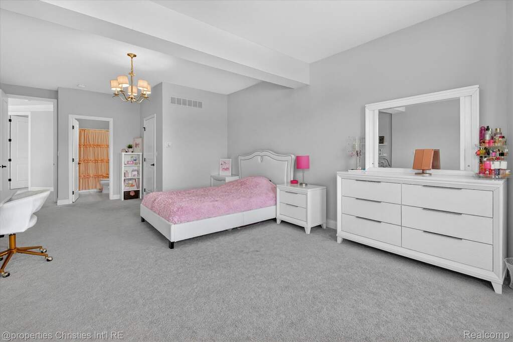 5 Bedroom Single Family Home/House's Image 53