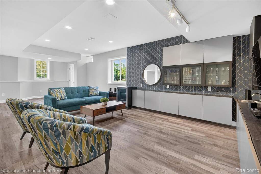5 Bedroom Single Family Home/House's Image 61