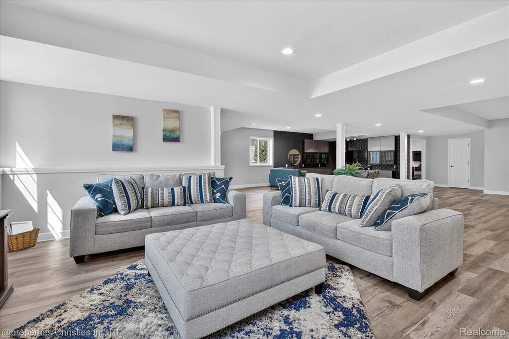 5 Bedroom Single Family Home/House's Image 65