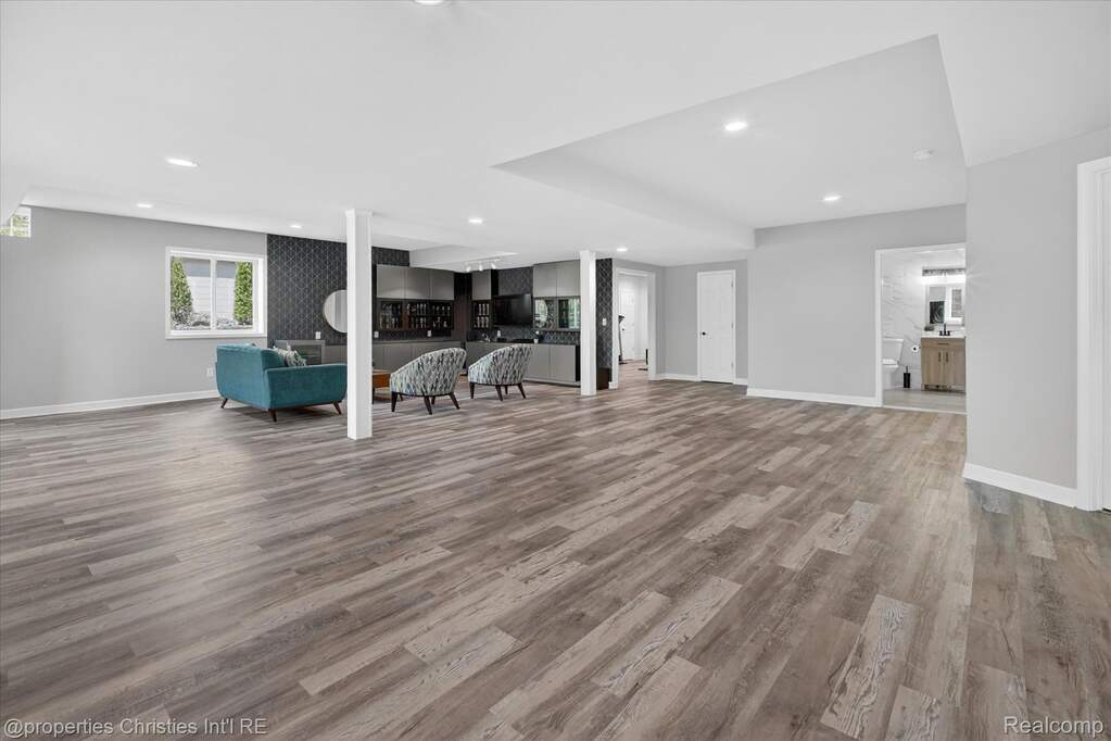 5 Bedroom Single Family Home/House's Image 67