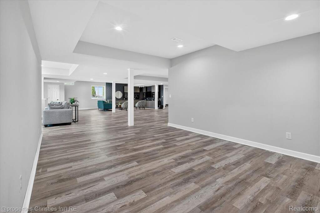 5 Bedroom Single Family Home/House's Image 68