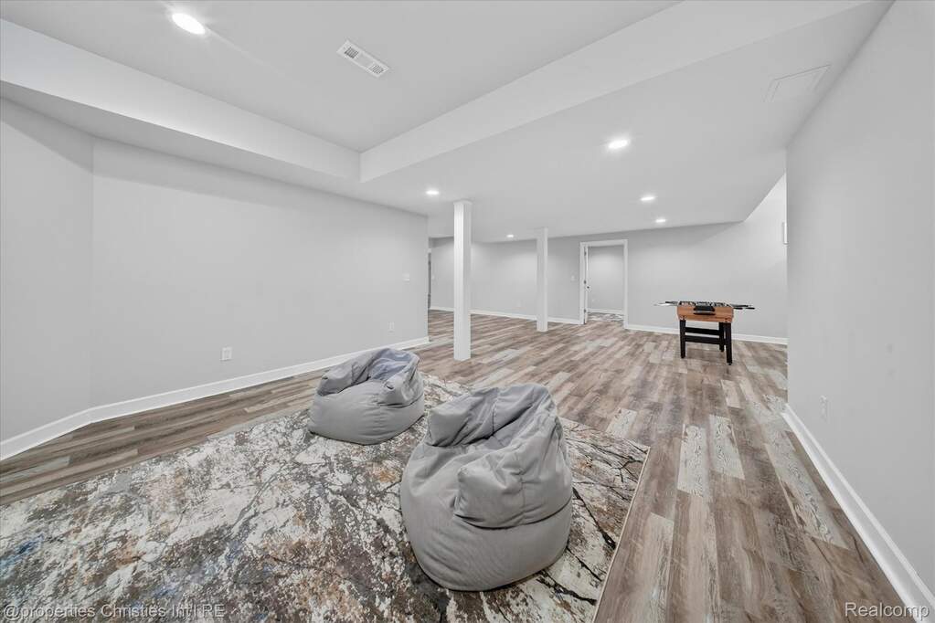 5 Bedroom Single Family Home/House's Image 70