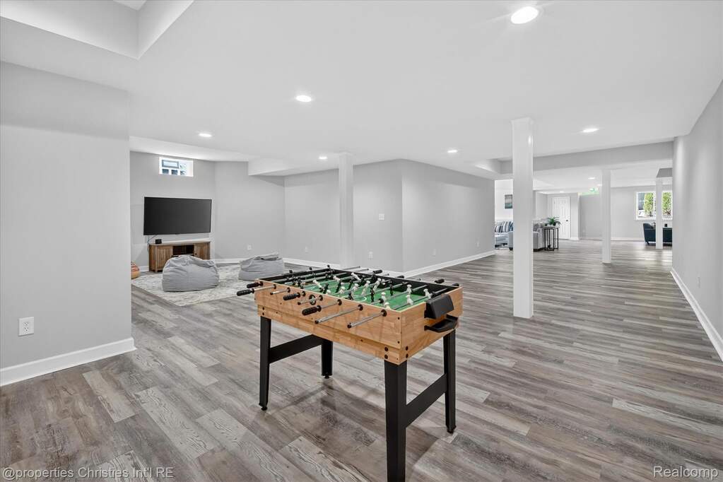 5 Bedroom Single Family Home/House's Image 71