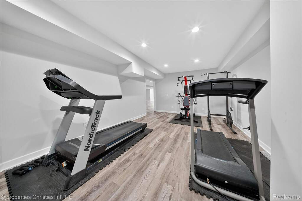 5 Bedroom Single Family Home/House's Image 73