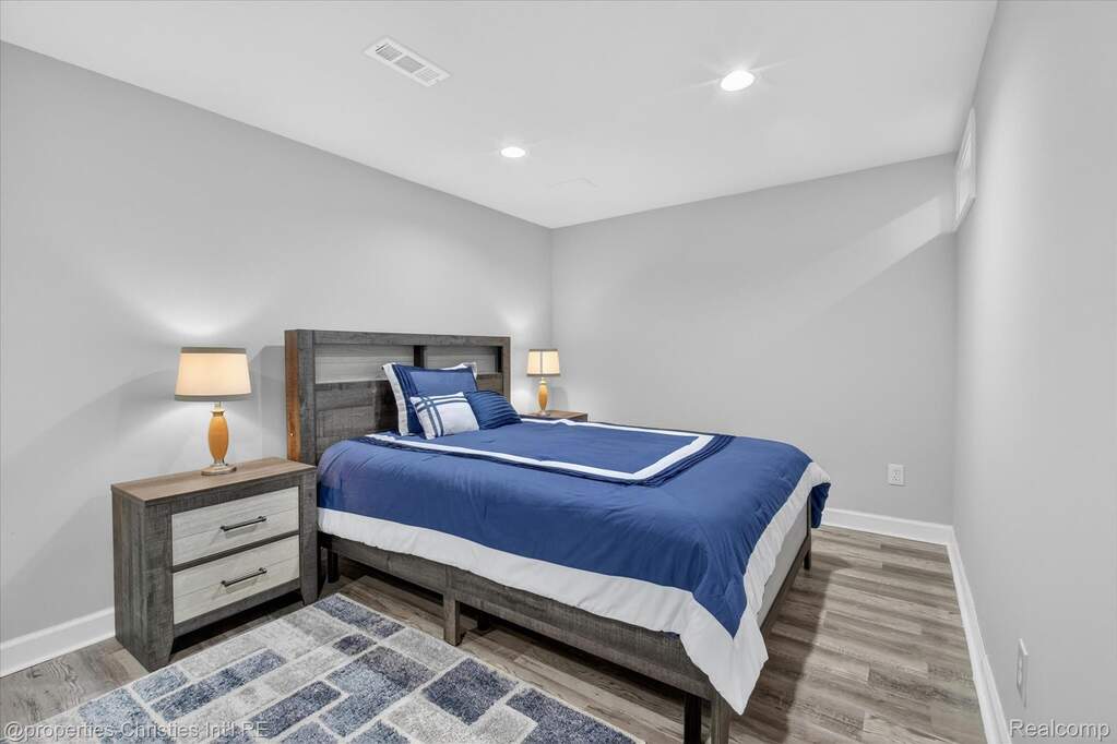 5 Bedroom Single Family Home/House's Image 76