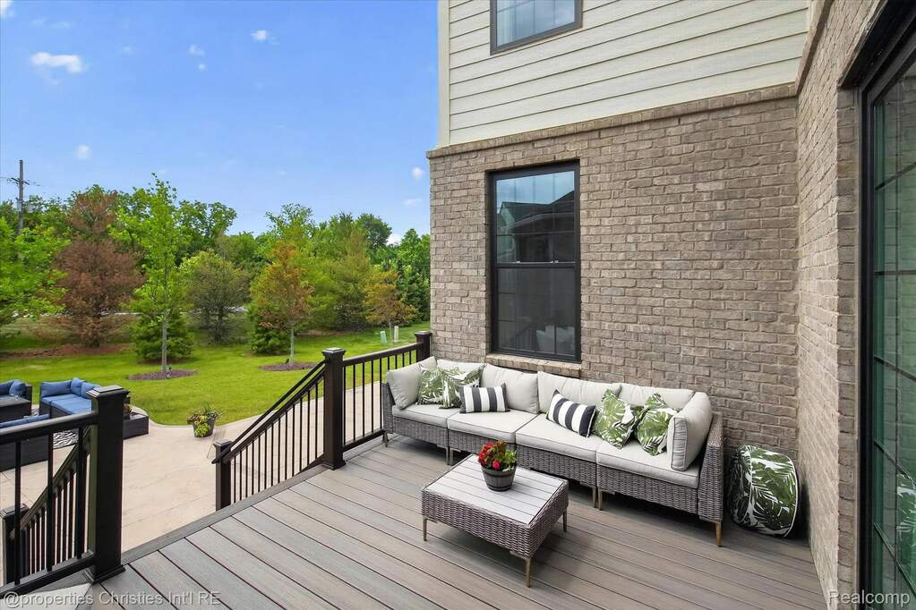 5 Bedroom Single Family Home/House's Image 77