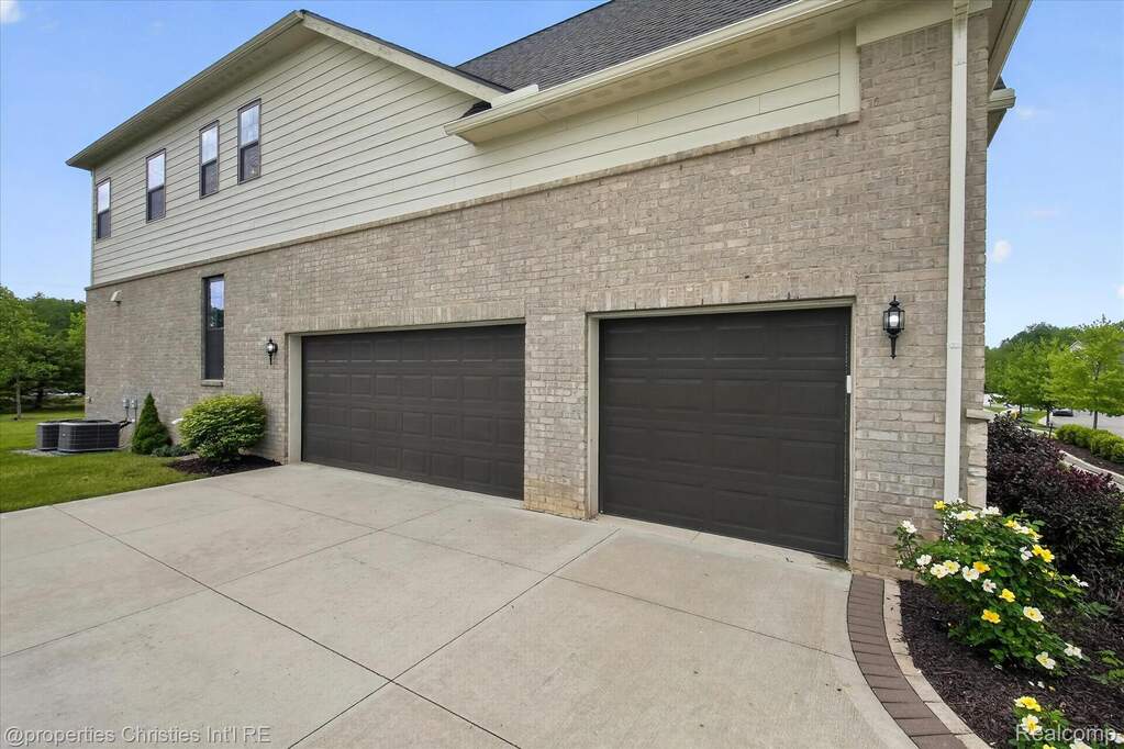 5 Bedroom Single Family Home/House's Image 83