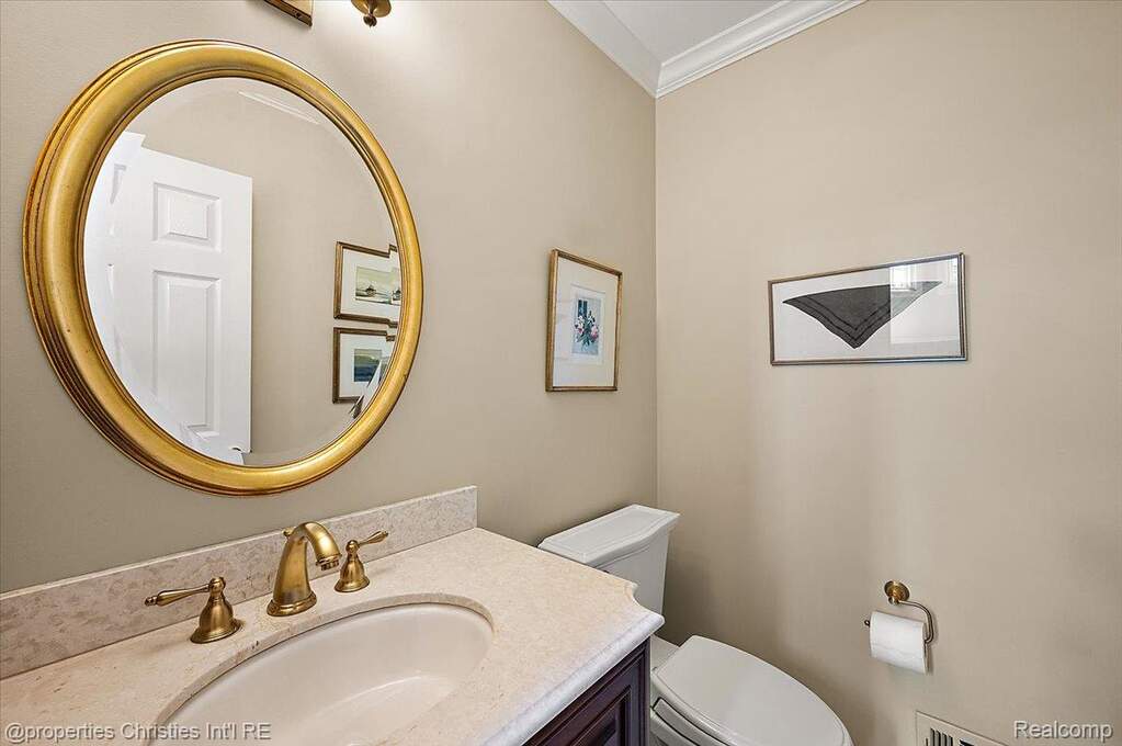 4 Bedroom Single Family Home/House's Image 7