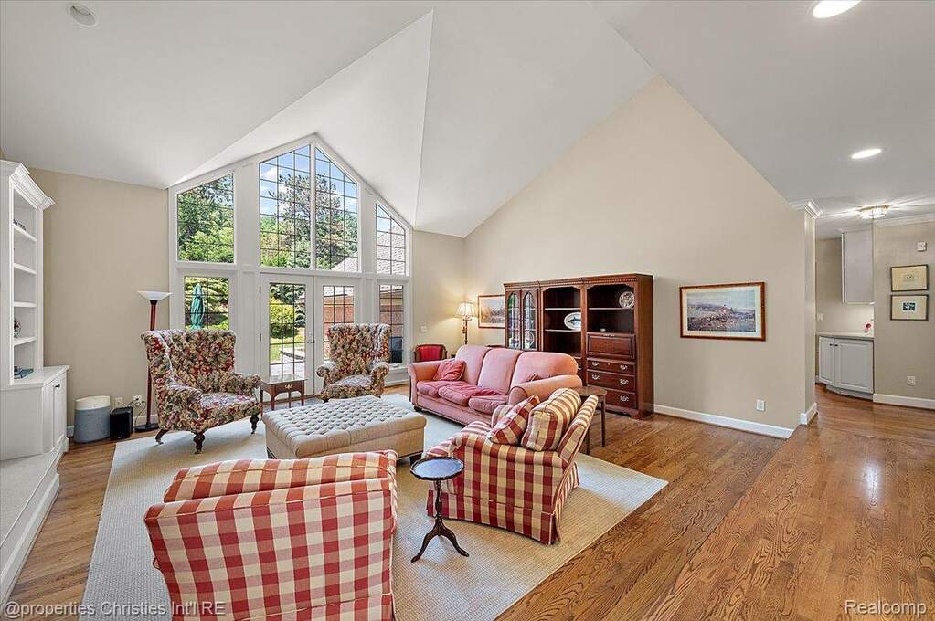 4 Bedroom Single Family Home/House's Image 9