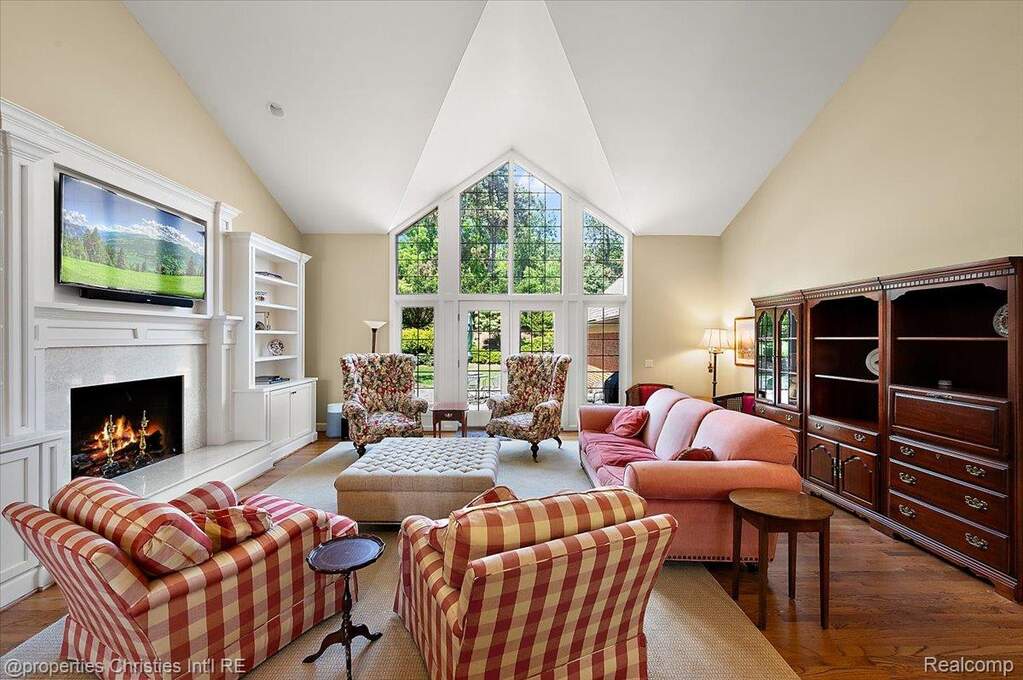 4 Bedroom Single Family Home/House's Image 10