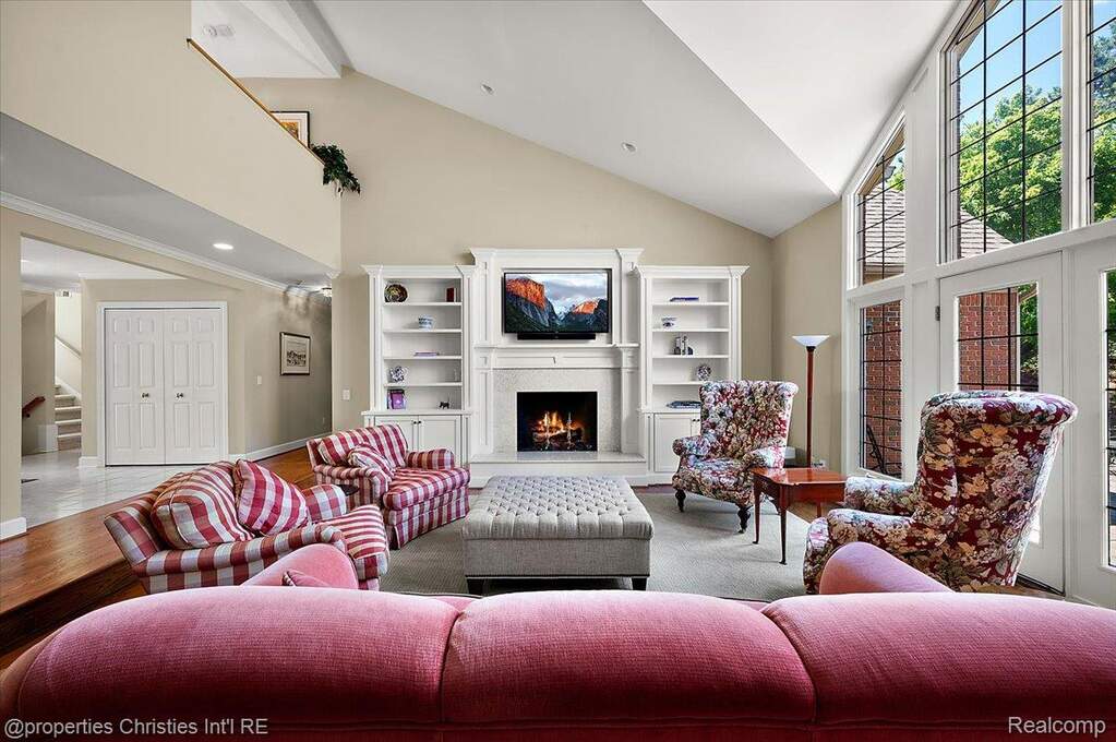 4 Bedroom Single Family Home/House's Image 11