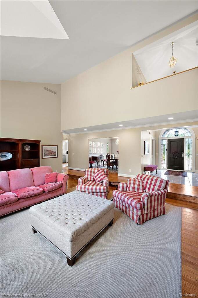 4 Bedroom Single Family Home/House's Image 14