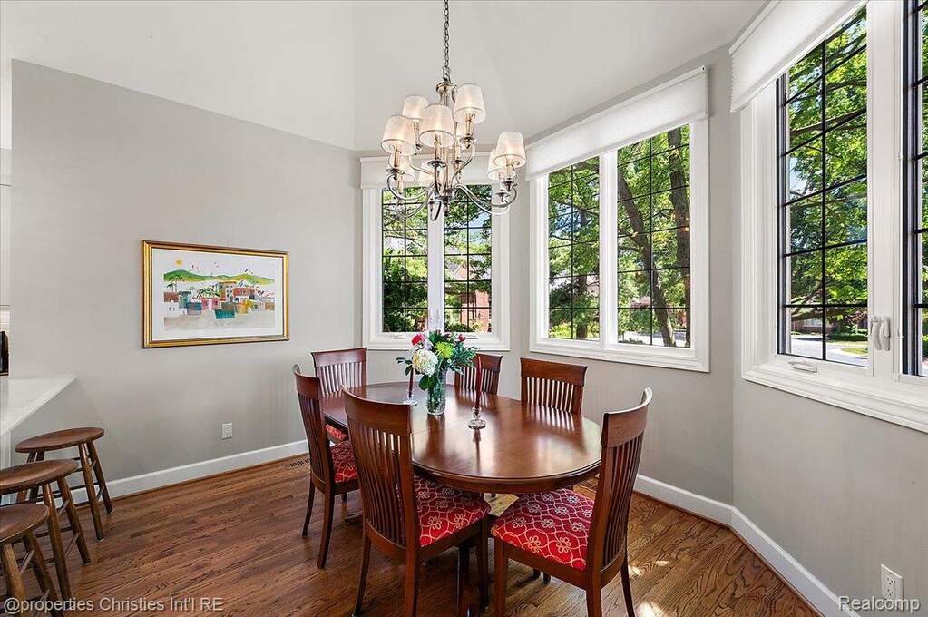 4 Bedroom Single Family Home/House's Image 18