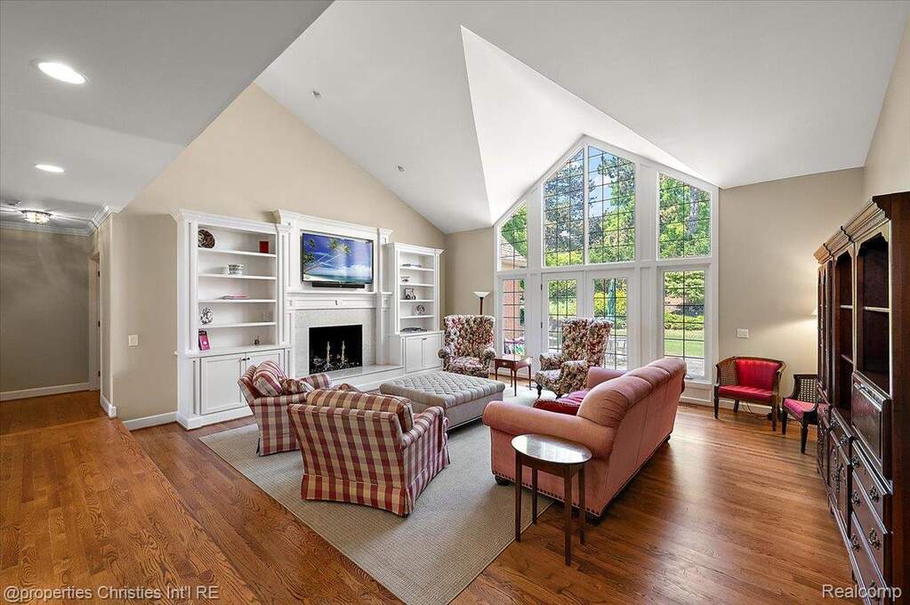 4 Bedroom Single Family Home/House's Image 27