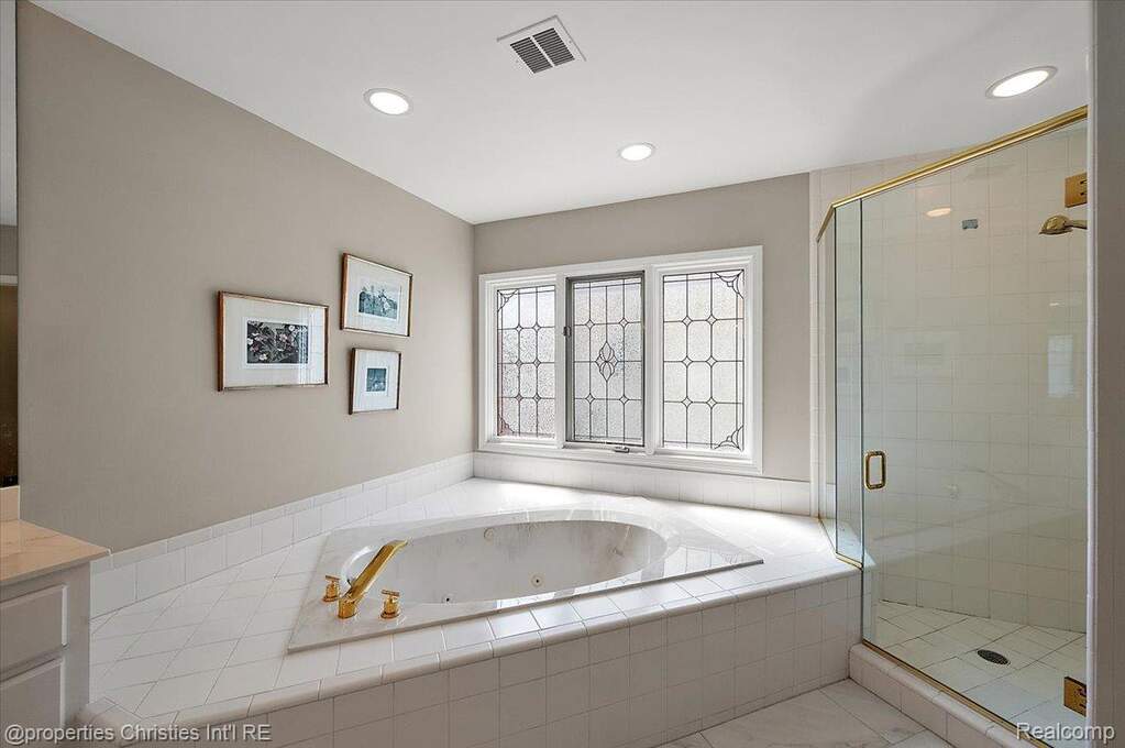 4 Bedroom Single Family Home/House's Image 33