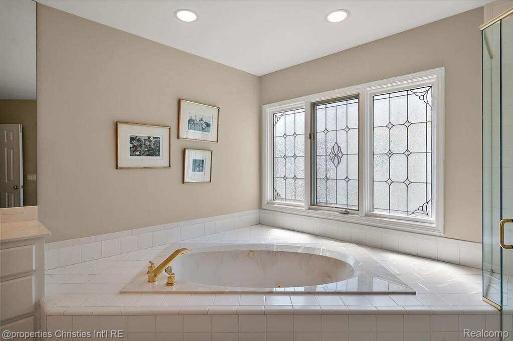 4 Bedroom Single Family Home/House's Image 34