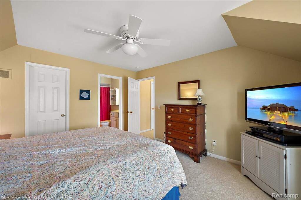 4 Bedroom Single Family Home/House's Image 44