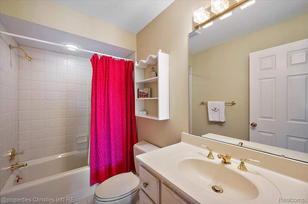 4 Bedroom Single Family Home/House's Image 45