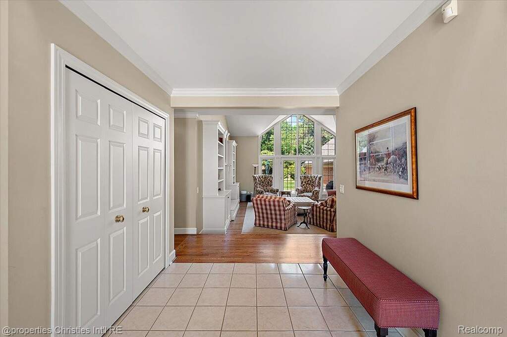 4 Bedroom Single Family Home/House's Image 3