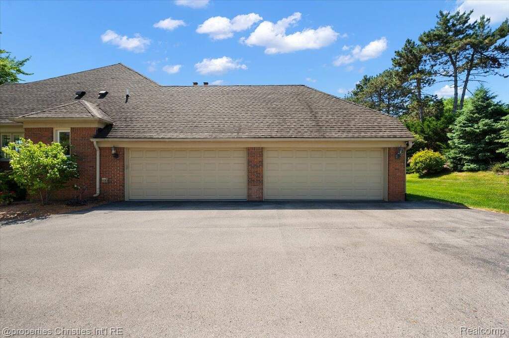 4 Bedroom Single Family Home/House's Image 72