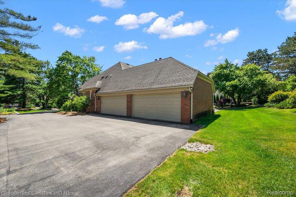 4 Bedroom Single Family Home/House's Image 74