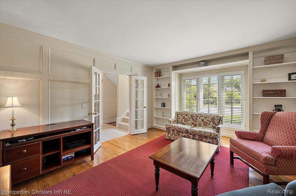 4 Bedroom Single Family Home/House's Image 6