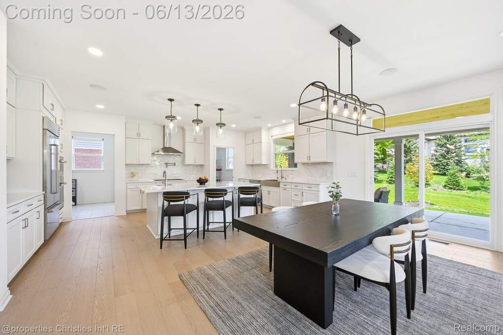 5 Bedroom Single Family Home/House's Image 10