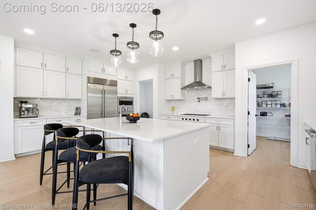 5 Bedroom Single Family Home/House's Image 12