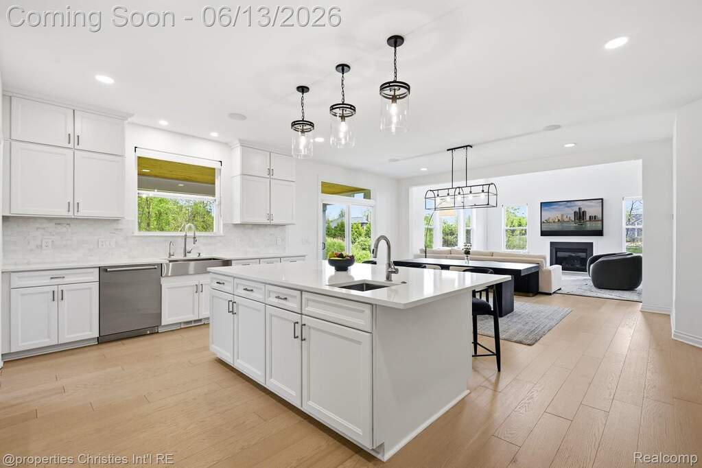 5 Bedroom Single Family Home/House's Image 13
