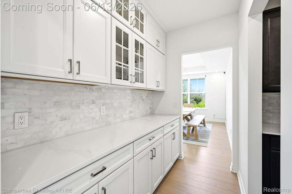 5 Bedroom Single Family Home/House's Image 14