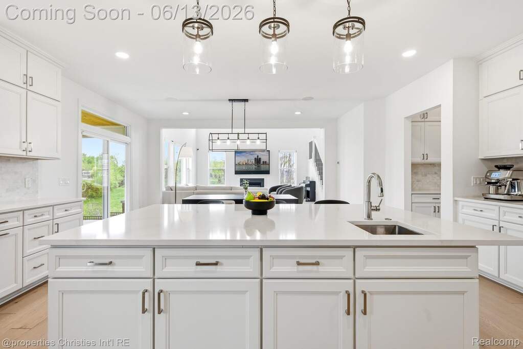 5 Bedroom Single Family Home/House's Image 16