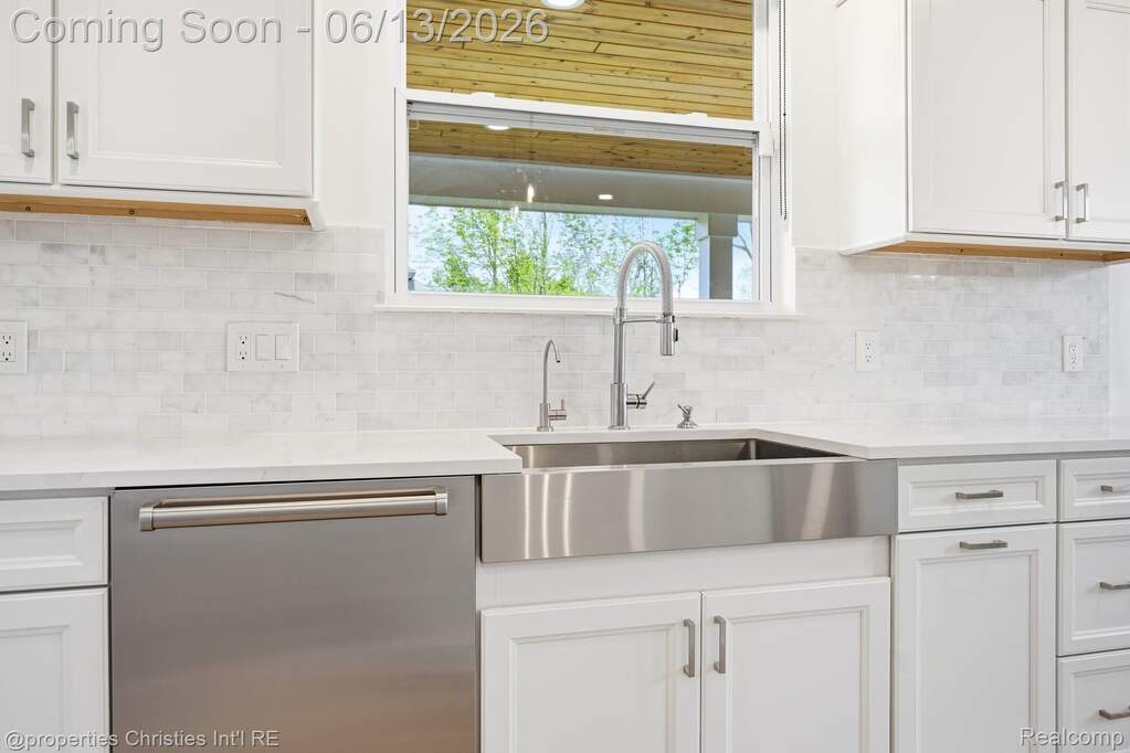 5 Bedroom Single Family Home/House's Image 18