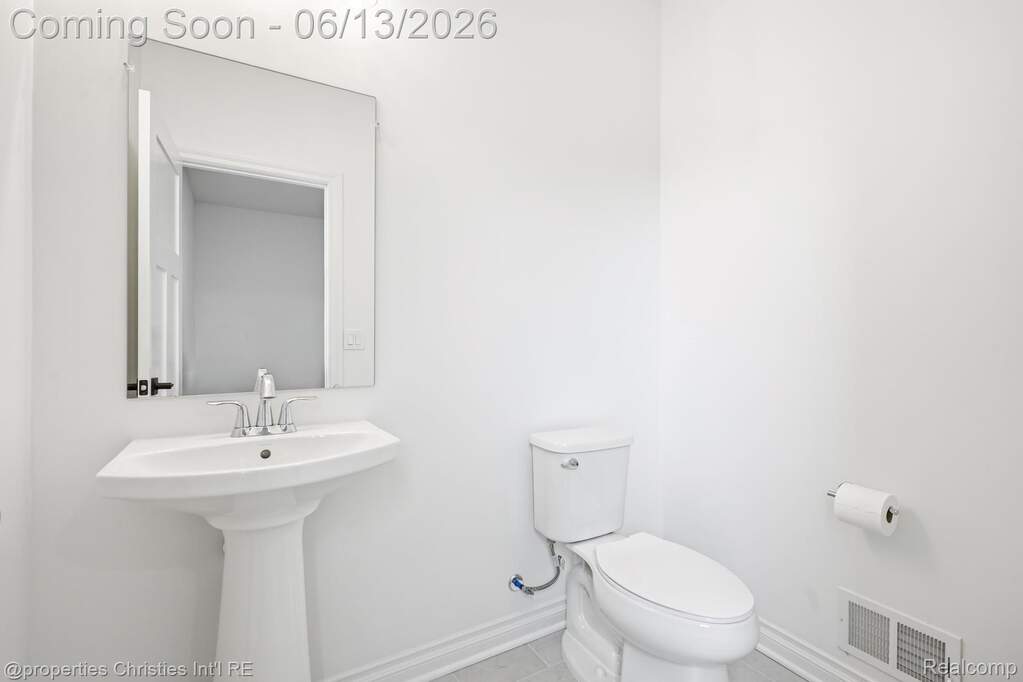 5 Bedroom Single Family Home/House's Image 21