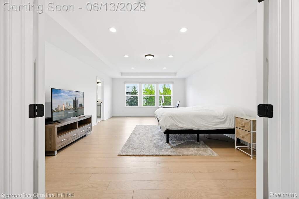 5 Bedroom Single Family Home/House's Image 25