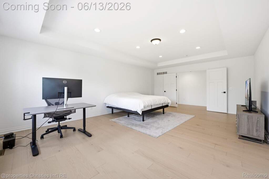 5 Bedroom Single Family Home/House's Image 26