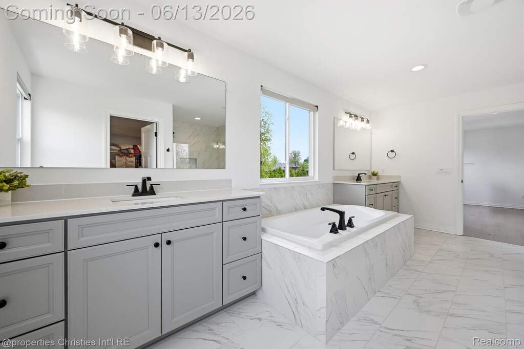 5 Bedroom Single Family Home/House's Image 28