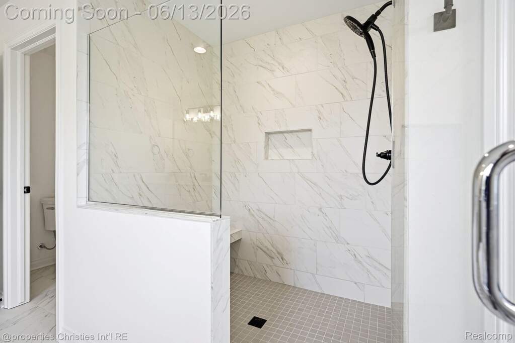 5 Bedroom Single Family Home/House's Image 29